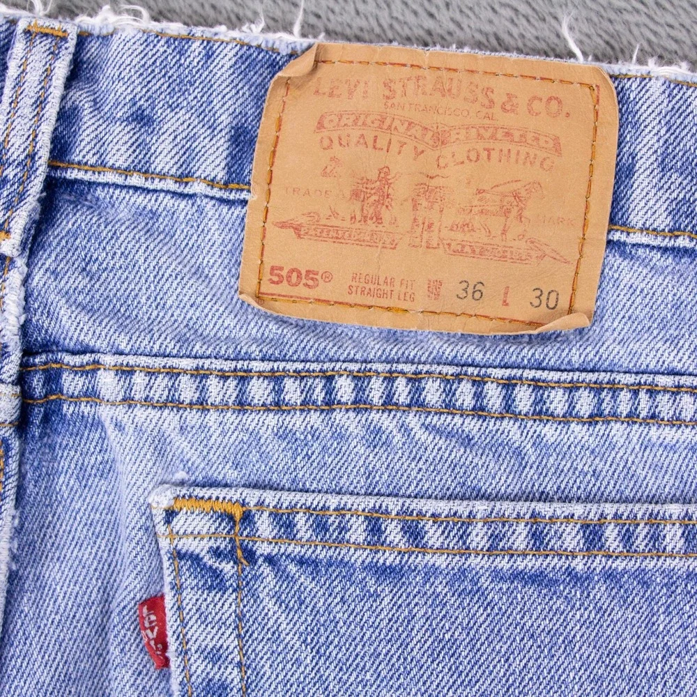 Vintage Levis 505 Regular Fit Straight Leg Jeans Light Wash 34x30 Blue Denim USA